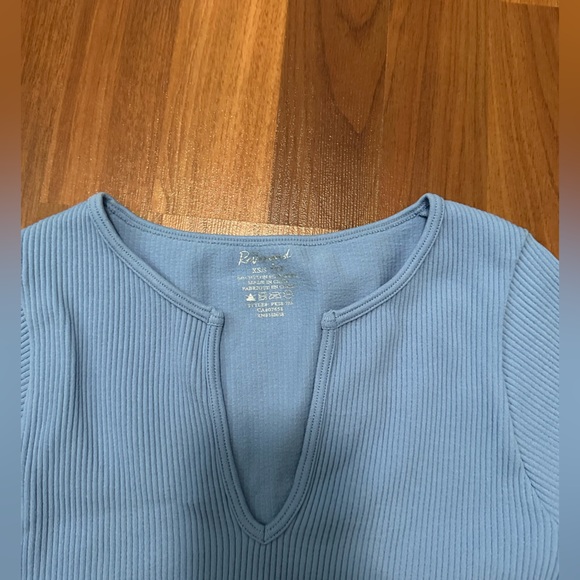 Revamped xs/s ribbed v neck top - Picture 2 of 3